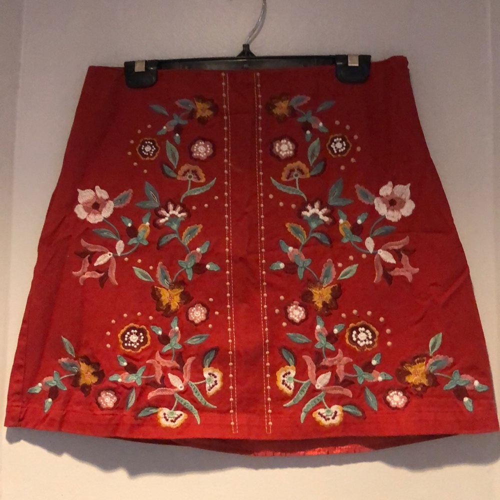 ✨everything 2/$15✨ Rust colored embroidered skirt